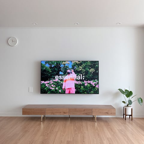 수납력이 좋고 넓어 보이는 키 큰 거실 서랍 인테리어 허니 브라운 가구 수납력이 좋고 넓어 보이는 키 큰 거실 서랍 인테리어 허니 브라운 가구