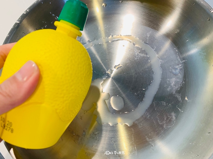 스테인레스 냄비 안쪽 얼룩없이 세척 할수 있는 간단하고 좋은 방법좀 알려주세요의 2번 째 이미지