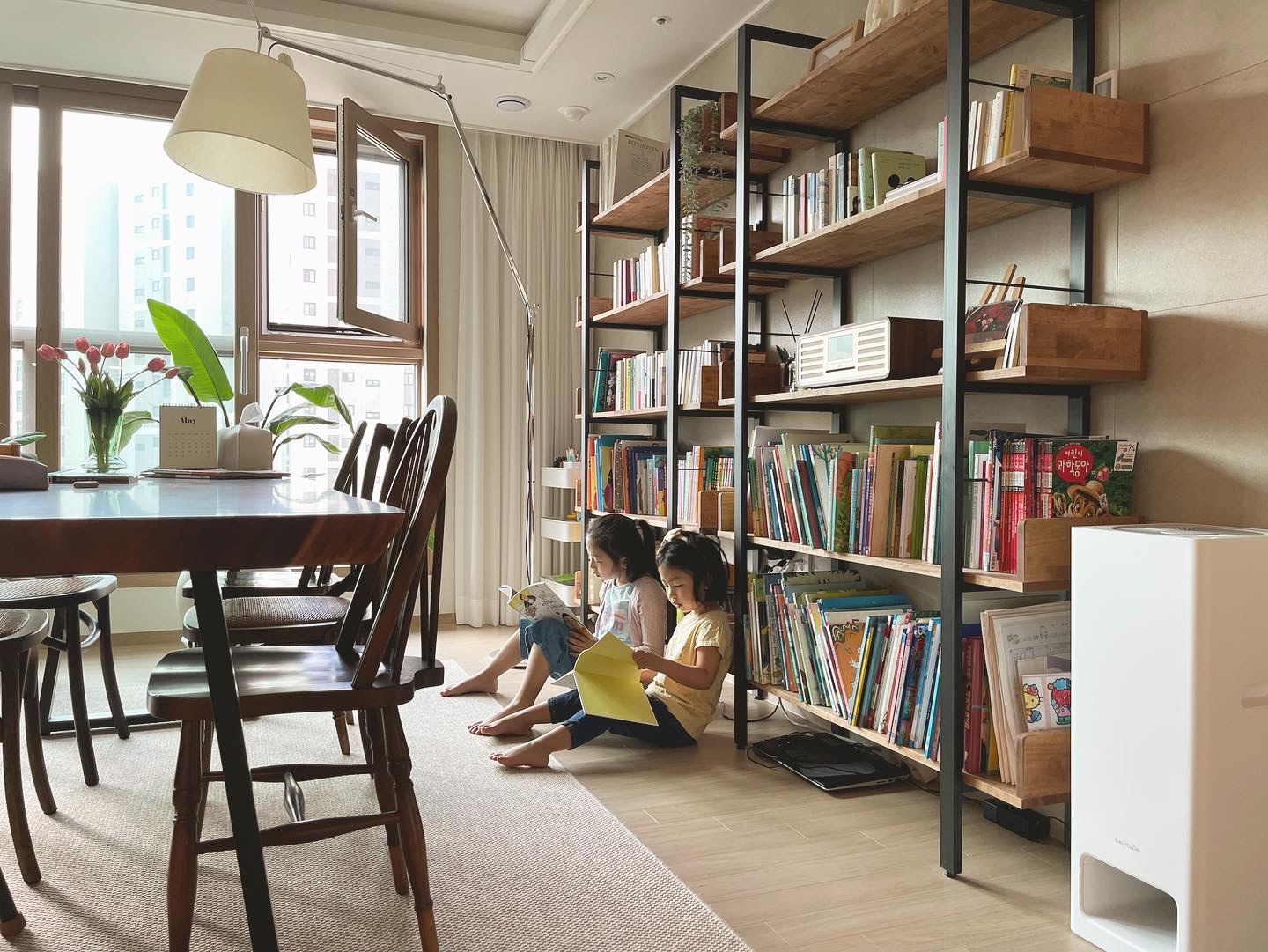 폴반 스튜디에 유아책상 아기책상 거실서재화 인테리어