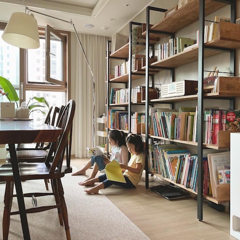 폴반 스튜디에 유아책상 아기책상 거실서재화 인테리어 폴반 스튜디에 유아책상 아기책상 거실서재화 인테리어