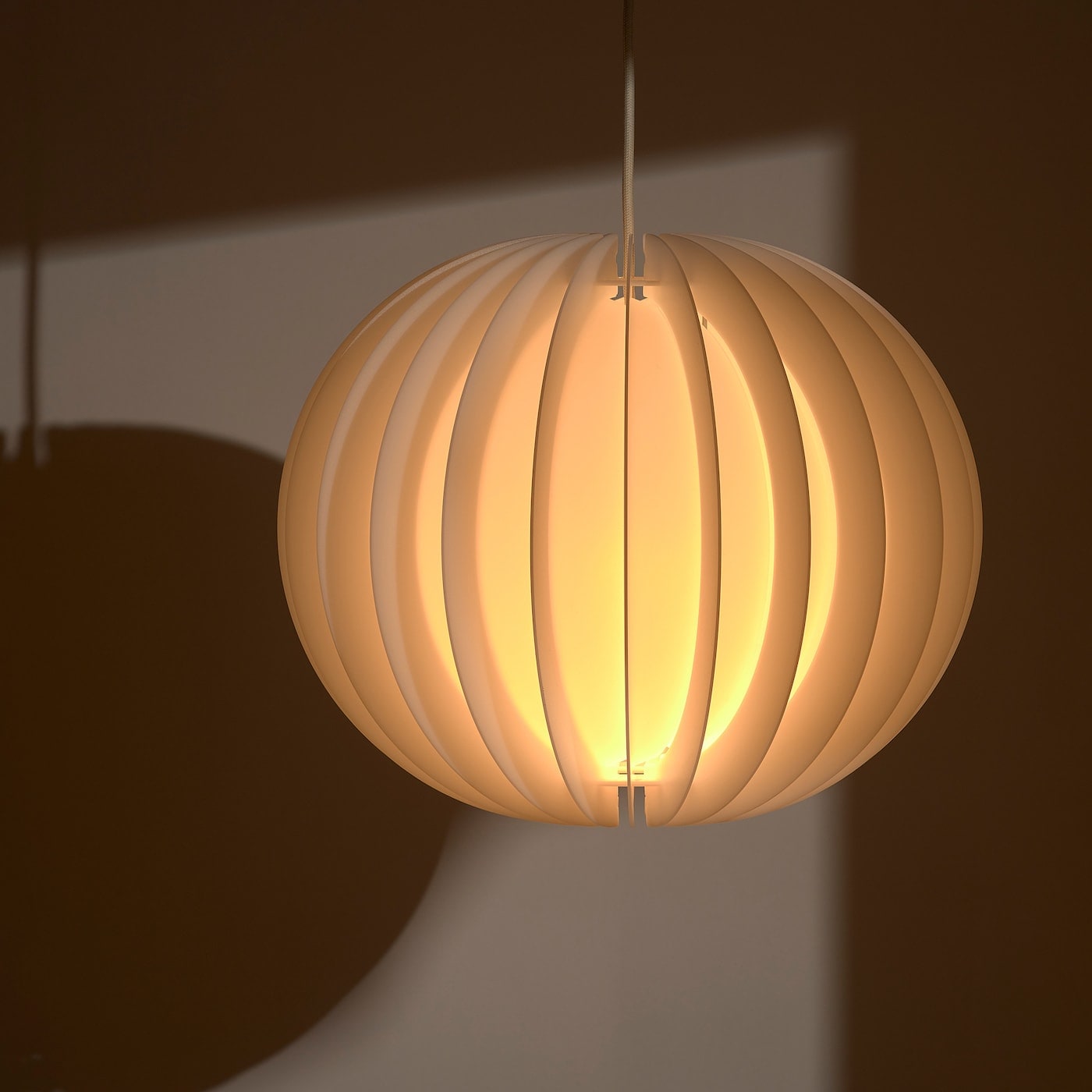 IKEA HAVSFJÄDER ペンダントライト　コードセット、LED電球セット IKEA HAVSFJÄDER ハーヴスフィエデルペンダントランプシェード 42cm