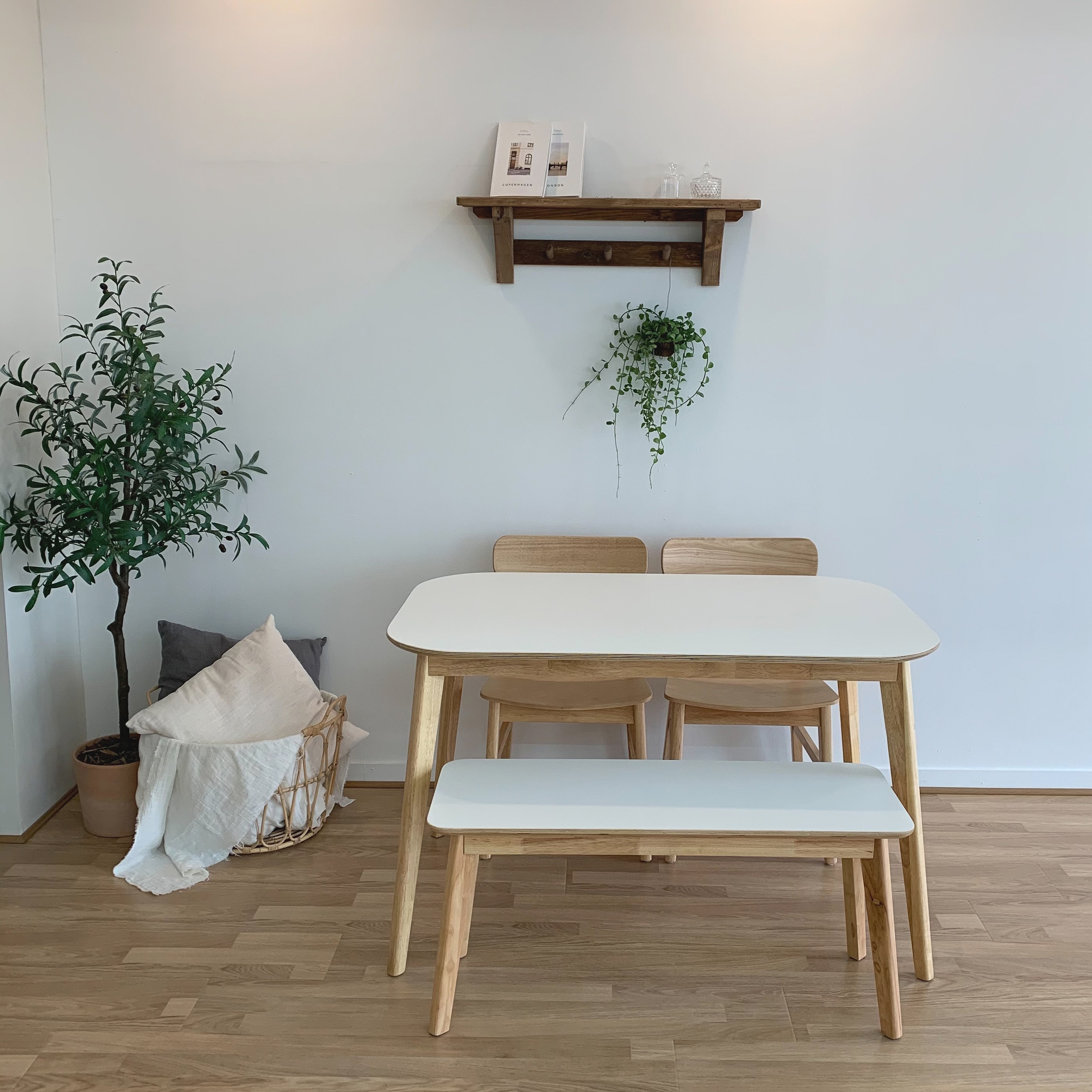 Daeun Damda HALF MOON 半楕円形 テーブル 80cm［2色］ ベージュ