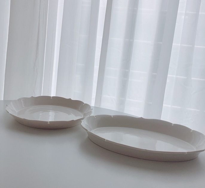 접시·플레이트 > 박지영도자기 스며들다컬렉션 꽃라인 원형 메인 접시 | 오늘의집 쇼핑 박지영도자기 스며들다컬렉션 꽃라인 원형 메인 접시 