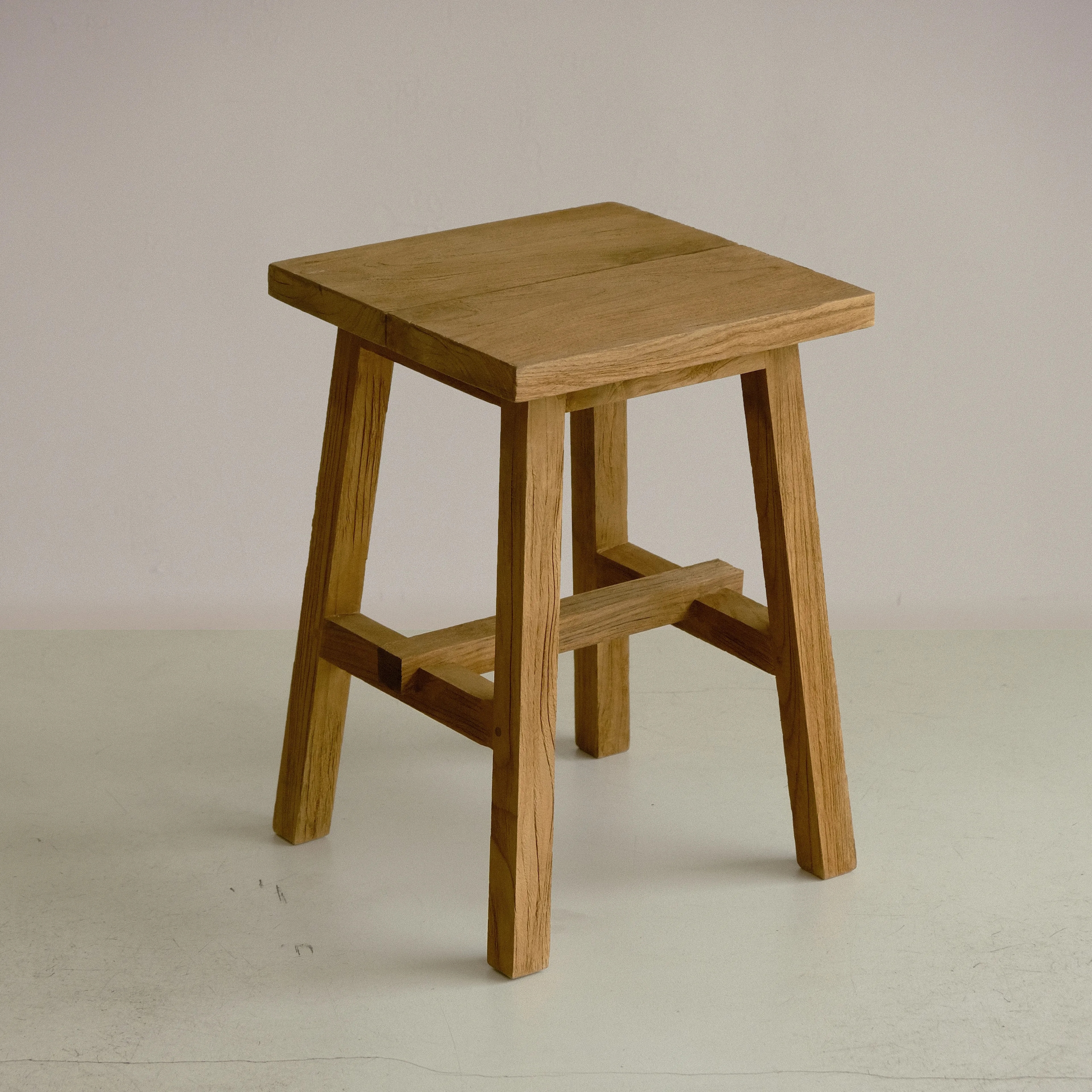 스툴·벤치 > Logan Stool - 로건 티크 고재 우드 스툴 | 오늘의집 쇼핑
