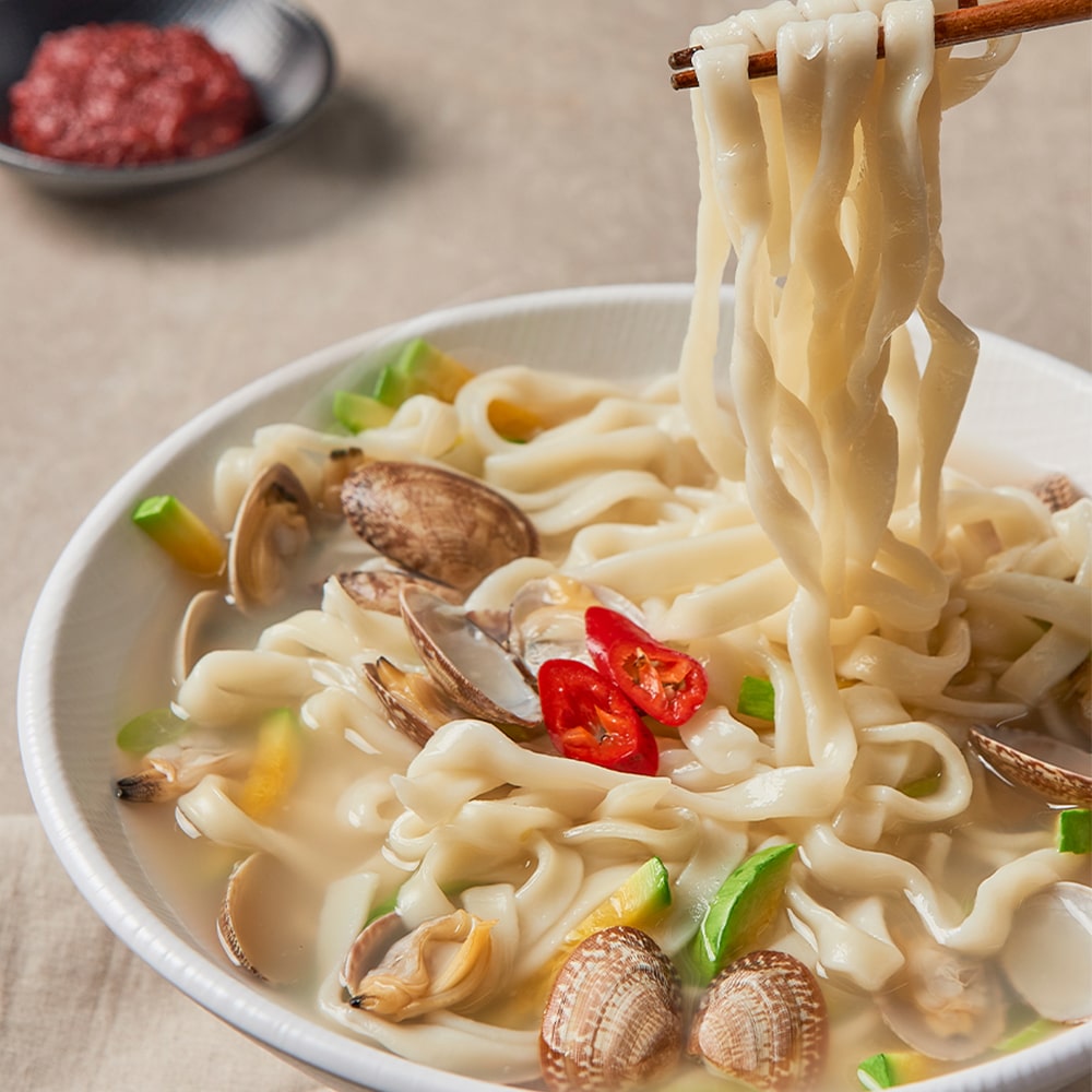 산해직송 [개별포장] 부드럽고 쫄깃한 생면 칼국수 6인분 국물 / 옹심이 / 비빔 3종