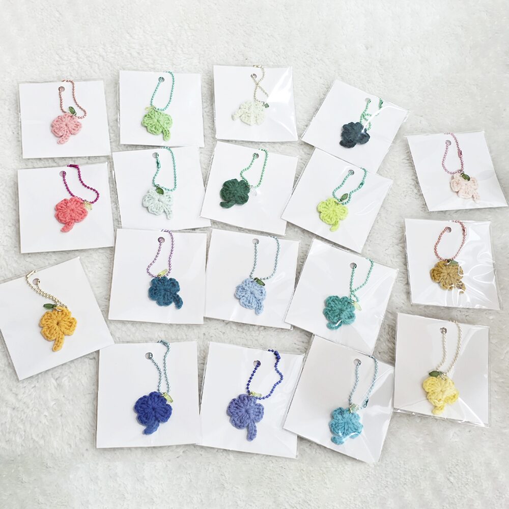 핸드메이드 럭키 클로버 코바늘 뜨개키링 열쇠고리 가방 백참 18color