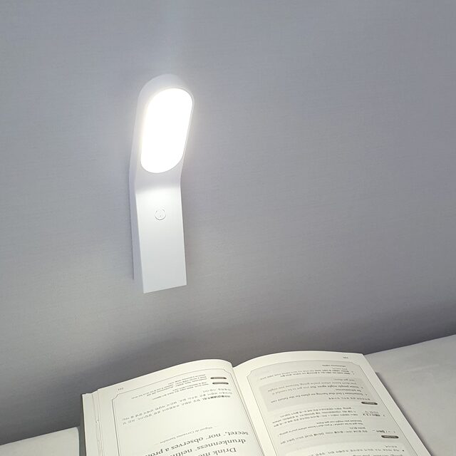 벽에 붙이는 충전식 무선 LED 독서등 침대 무드등 밝기조절 수면등 수유등