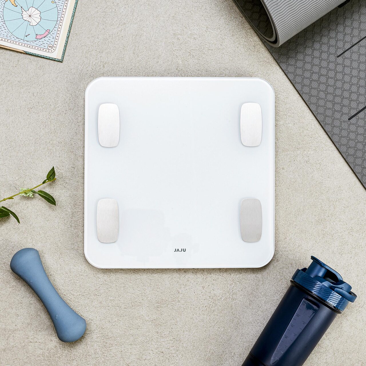 건강을 관리 하는 BMI 체중계_화이트