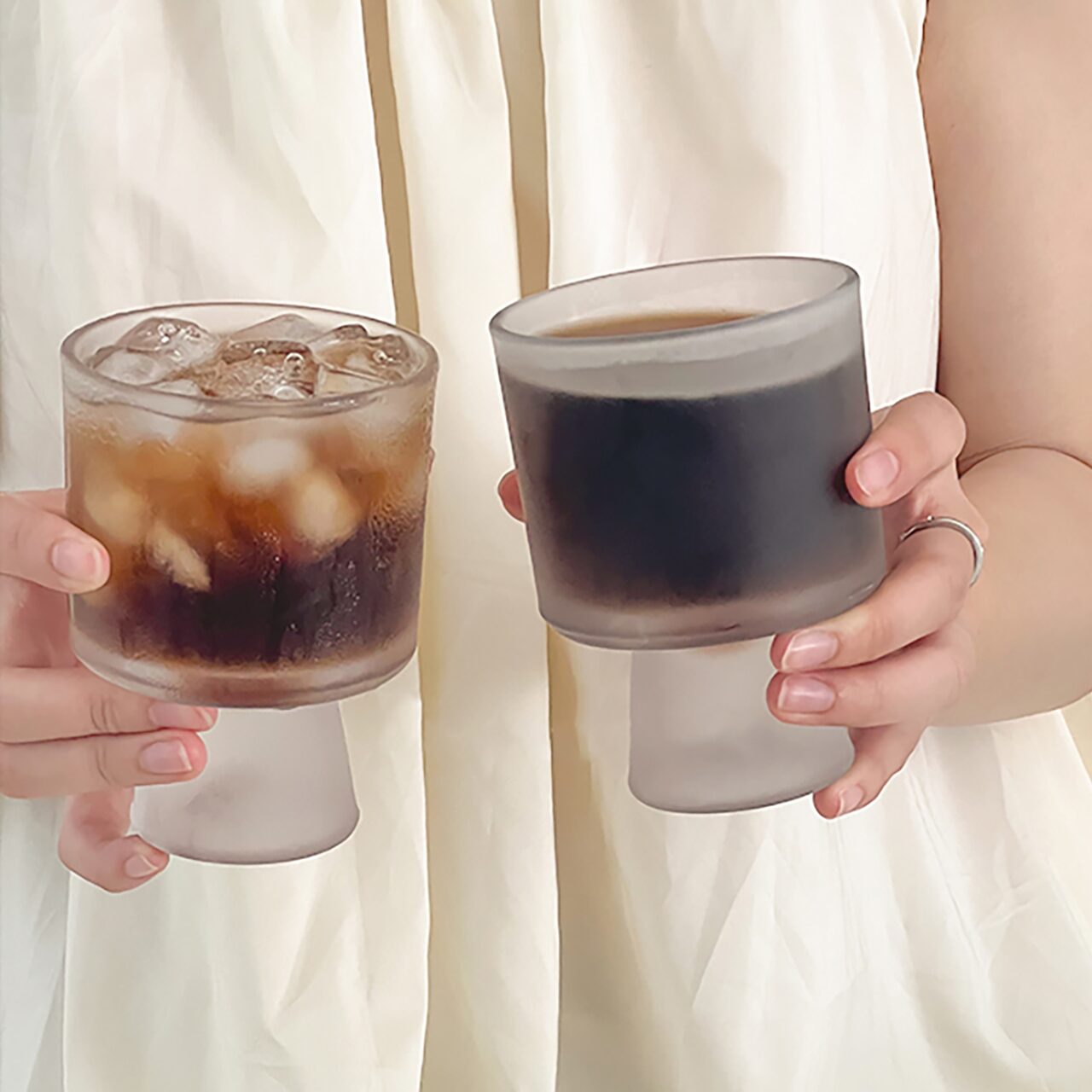 [해외] 매트 유리 고블렛잔 글라스 아이스 무광 커피잔 230ml