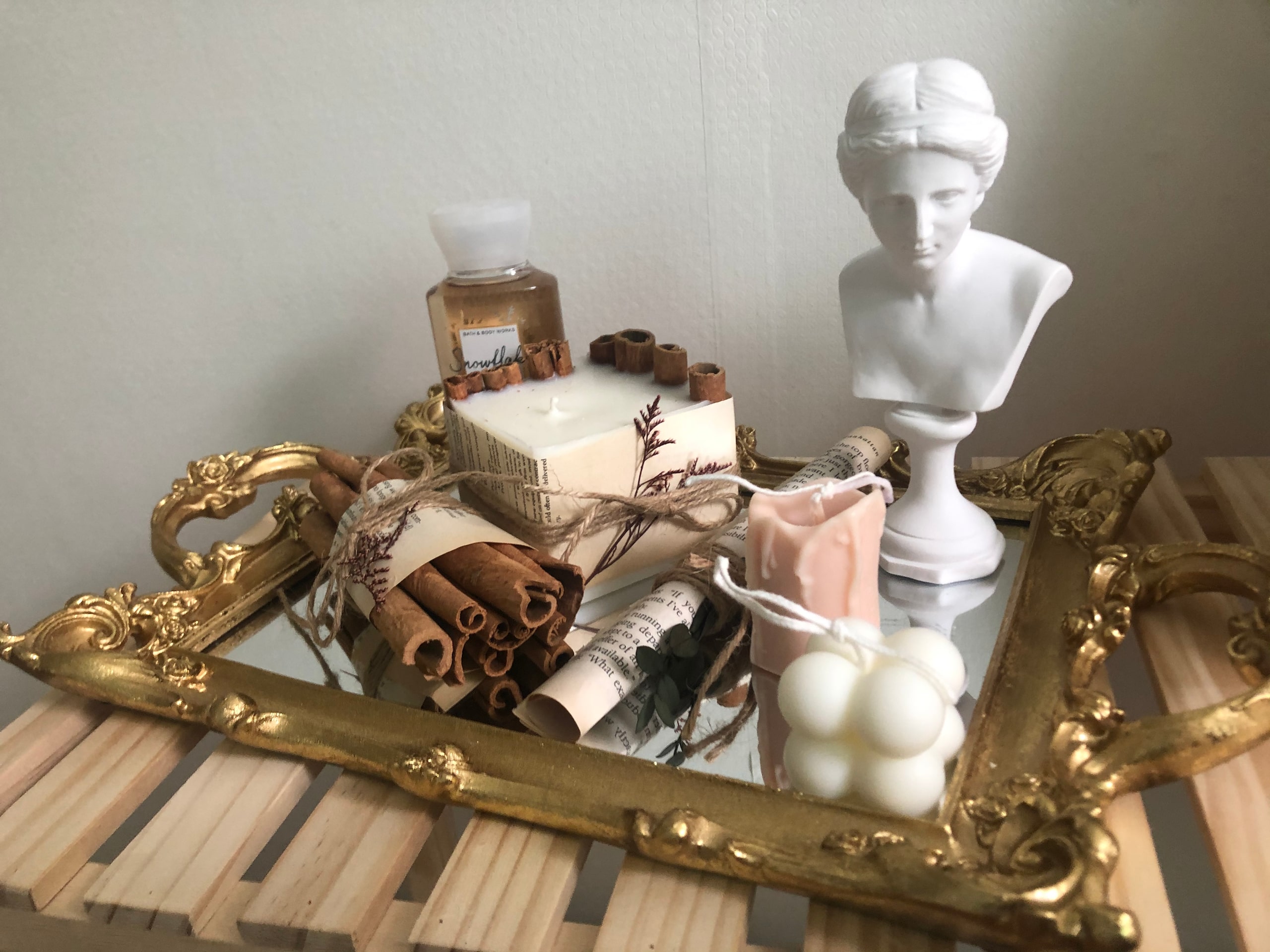 Scented Cinnamon Candle & Decor Set user photo