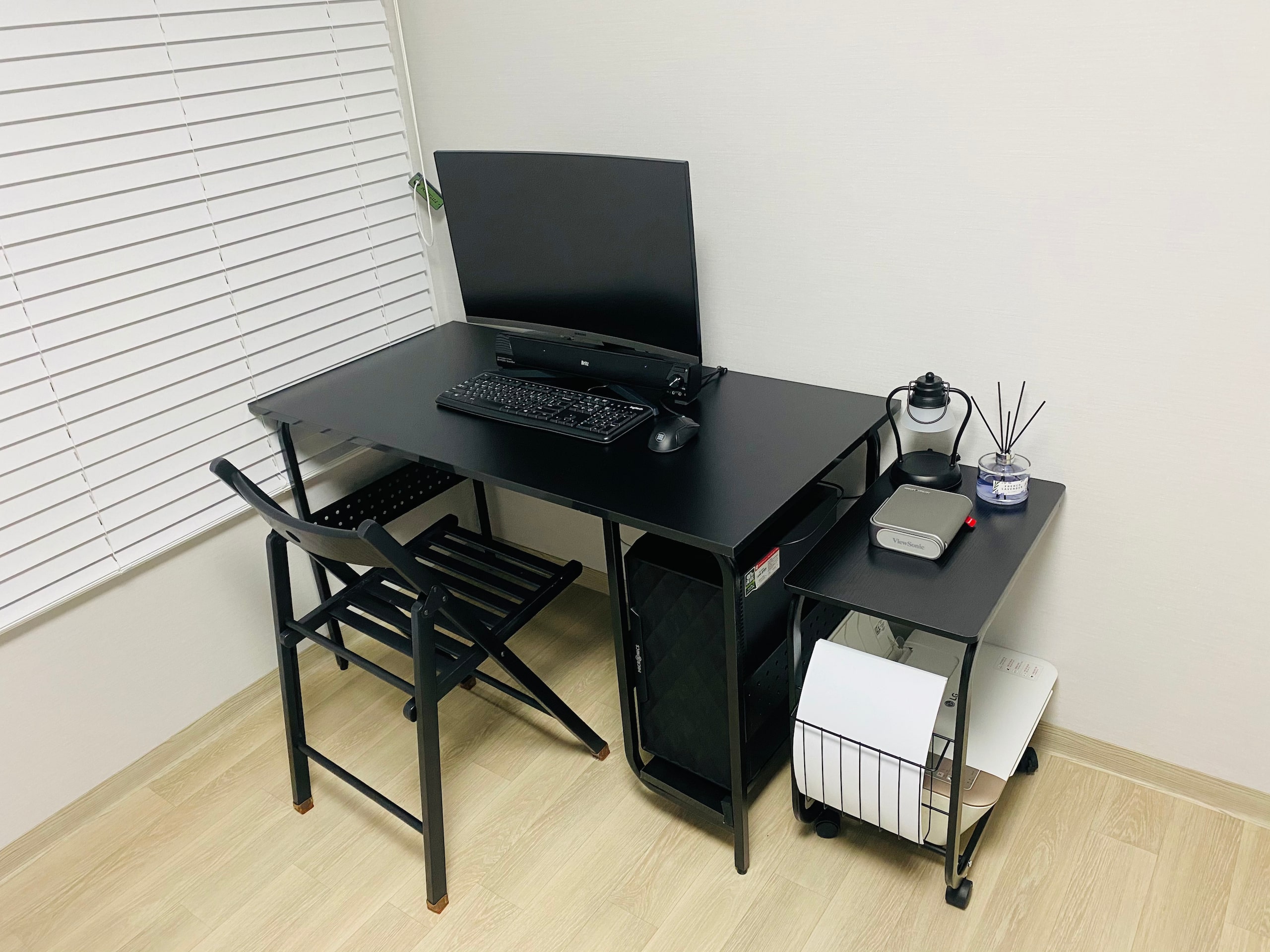 Rolling C-Shaped Side Table with Magazine Rack user photo